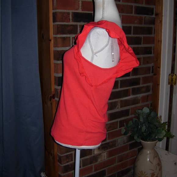 A New Day Red Ruffle Shoulder Tank Top L - Picture 3 of 6